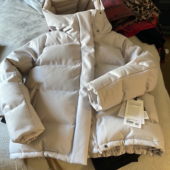 NWT Lululemon Wunder Puff Jacket 8, sadly did not fit me, - Picture 3 of 16